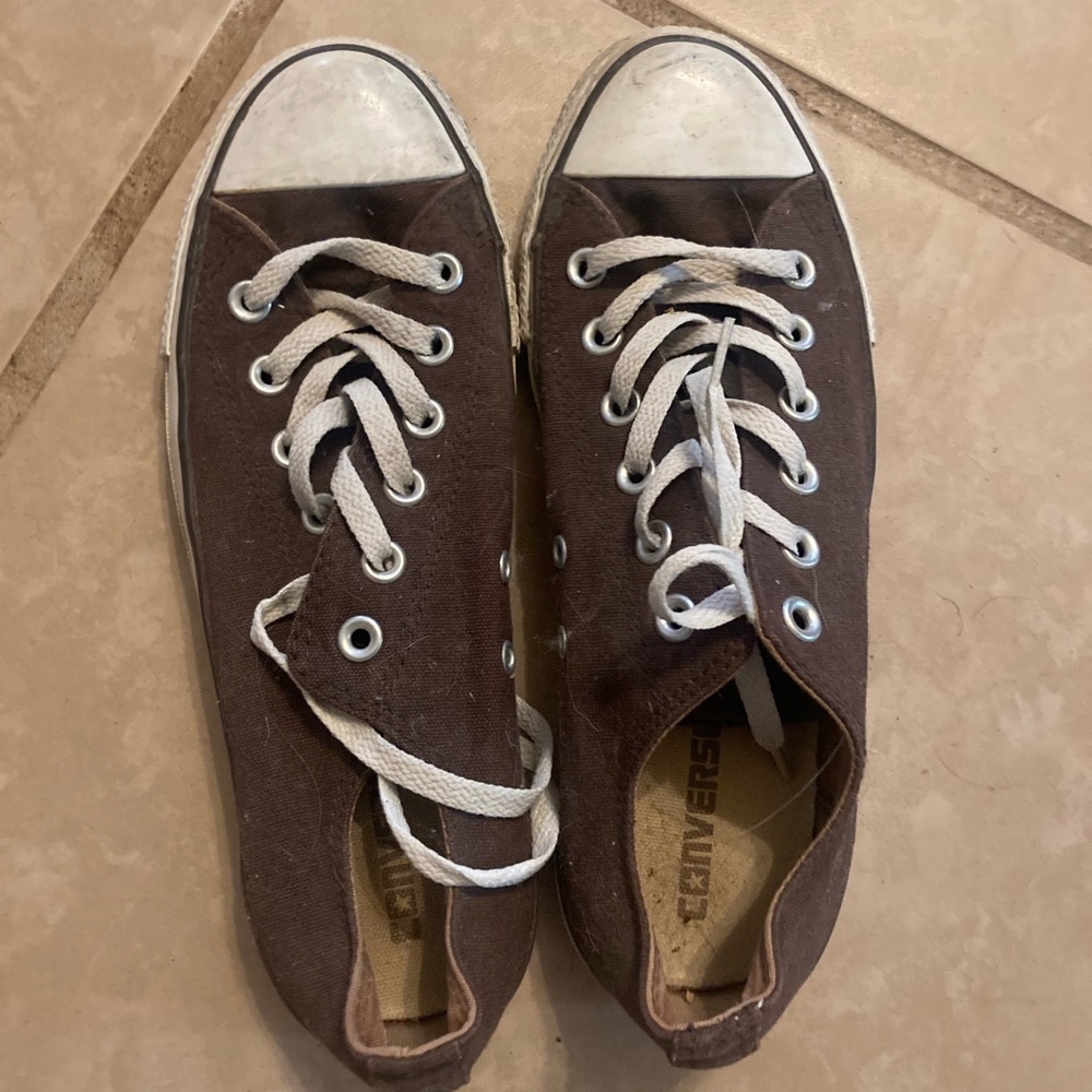 Brown converse tennis shoes